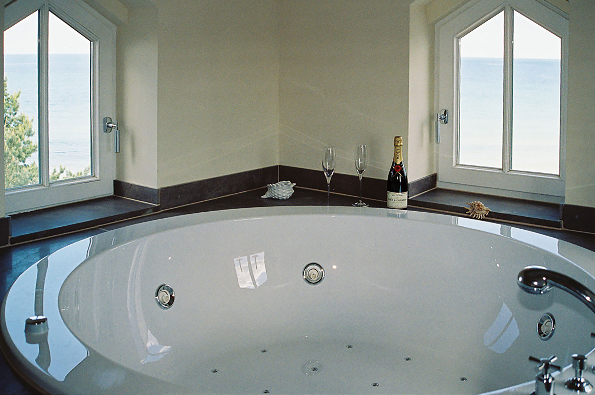 Sterne Luxus Penthouse - Villa Aegir in Binz direkt am Strand mit Meerblick und Wellness Oase