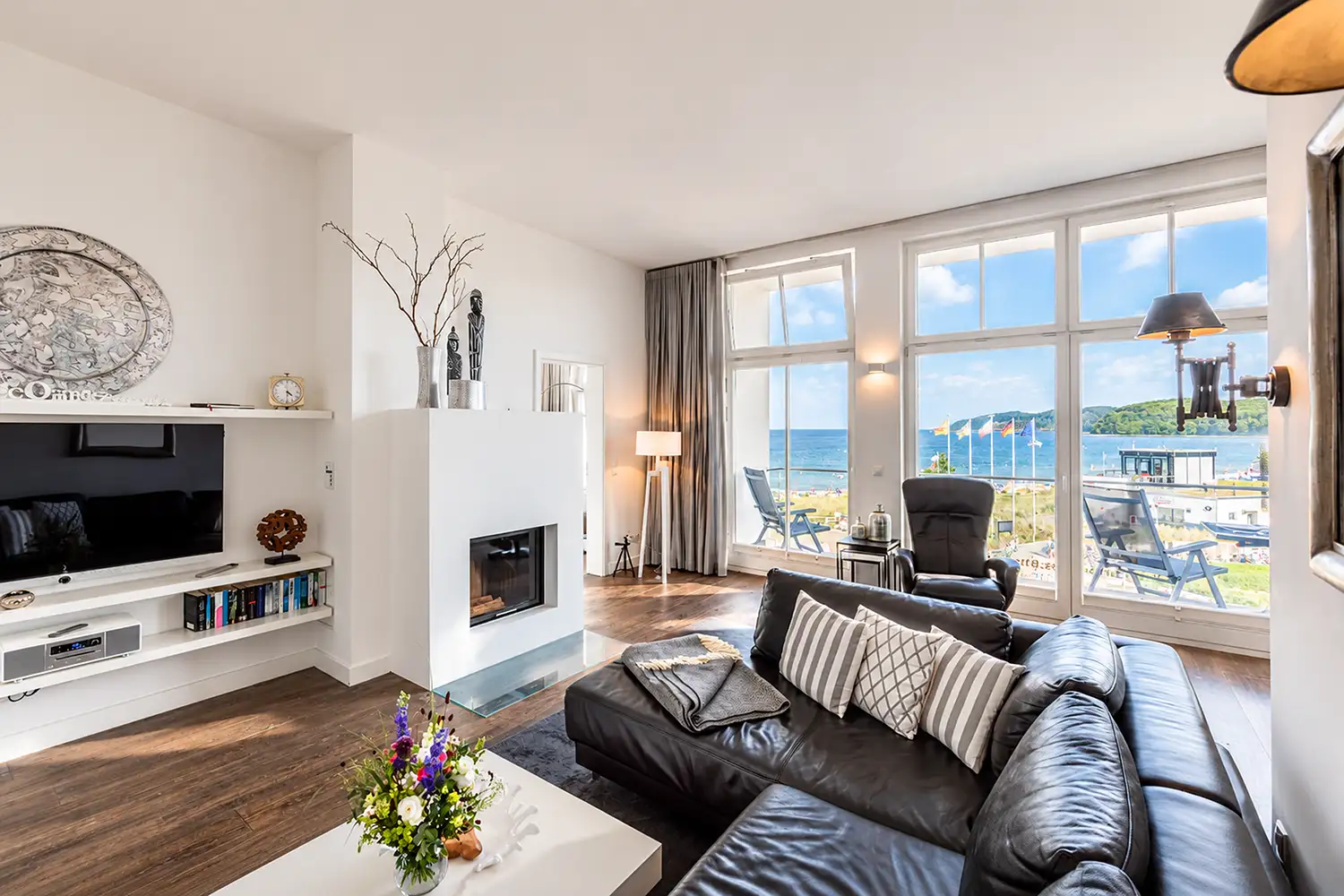 Strandschloss Binz - Wohnen in der Luxus-Ferienwohnung Ocean One mit direktem Meerblick Ocean One - Fereienwohnugn direkt am Meer